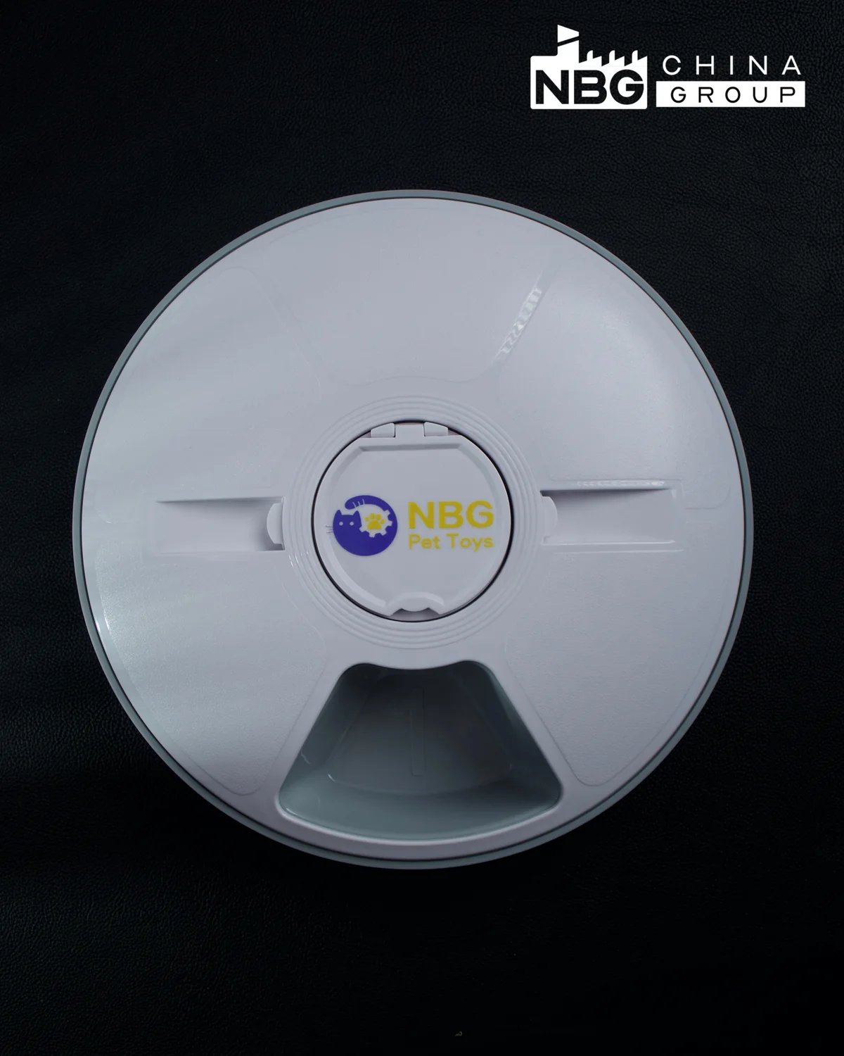 Closed round NBG Pet rotating timed feeder